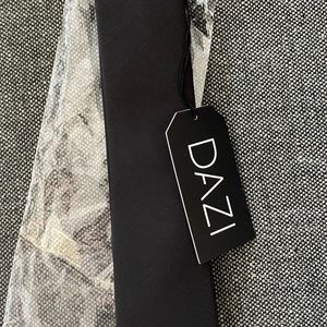 Solid Black Skinny Necktie by Dazi